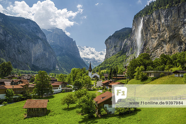 Europa Berg Landschaft Reise Großstadt bunt Kirche Alpen Wasserfall Tourismus Berner Oberland Lauterbrunnen Schweiz