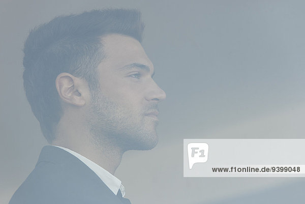 Geschäftsmann im Profil Portrait