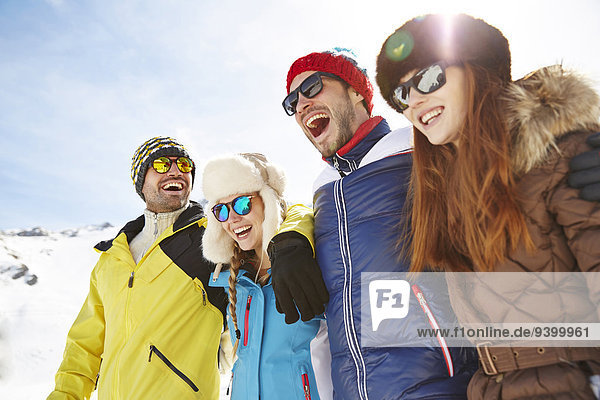 Freundschaft,umarmen,Schnee