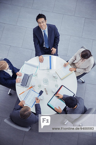 sprechen,Mensch,Menschen,Geschäftsbesprechung,Besuch,Treffen,trifft,Tisch,Business