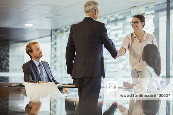 Mensch,Büro,Menschen,Menschliche Hand,Menschliche Hände,Gebäude,Business,schütteln