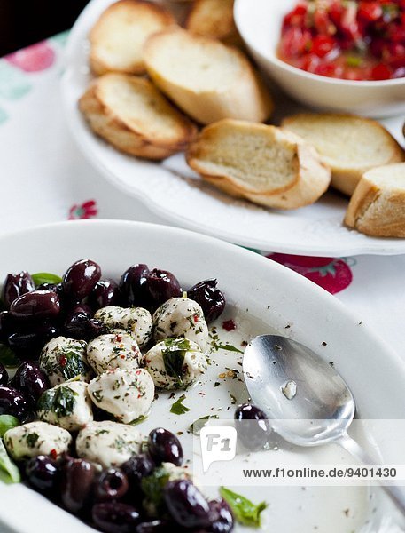 Olive Mozzarella Serviertablett