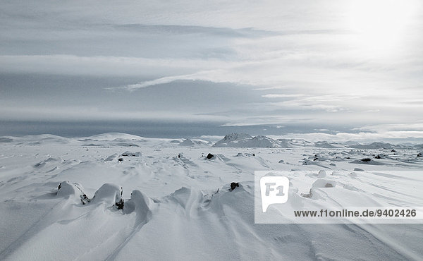 Kälte Gebirge Außenaufnahme Landschaftlich schön landschaftlich reizvoll Schnee Berg Winter Tag Ruhe Landschaft Schönheit niemand Querformat weiß Wolkengebilde Fjallabak gefroren Island Idylle Gebirgszug freie Natur