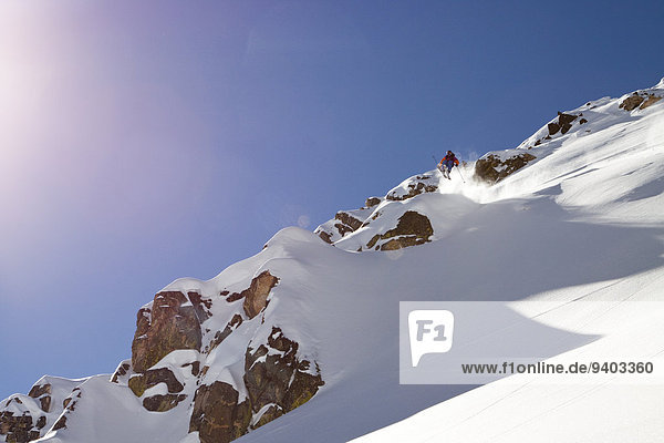 nahe Skifahrer fangen Himmel groß großes großer große großen unbewohnte entlegene Gegend Bienenstock steil