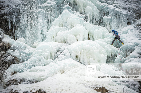 Frankreich Mann Sturm führen Eis Mittelpunkt Chamonix klettern Blei Schnee