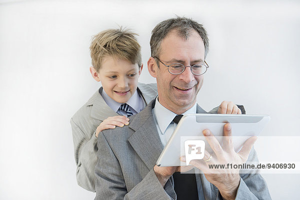 benutzen, lächeln, Menschlicher Vater, Sohn, Tablet PC