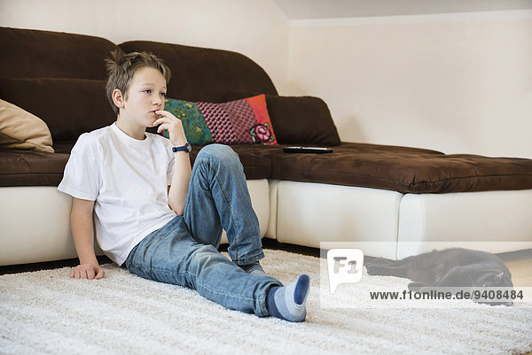 sitzend Junge - Person Zimmer Wohnzimmer