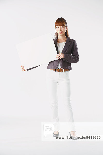 Portrait Geschäftsfrau weiß Hintergrund jung Länge voll japanisch