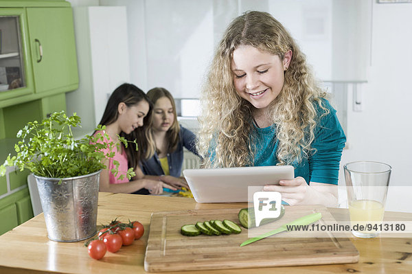 Küche Tablet PC Mädchen