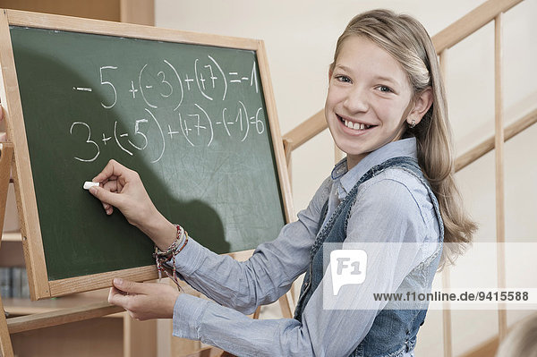 Problem schreiben Mathematik Mädchen Schreibtafel Tafel