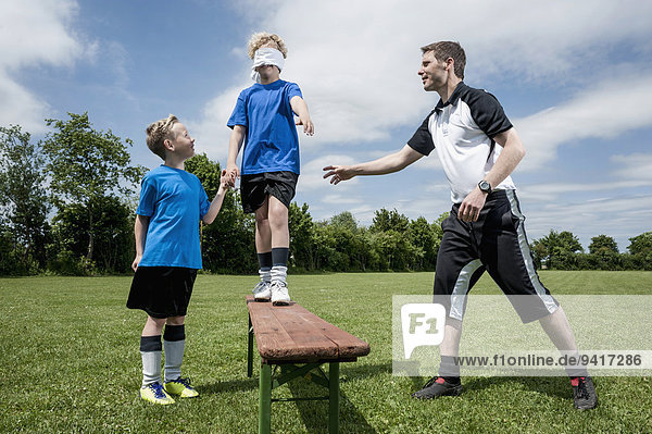 unterrichten Vertrauen Spiel jung Fußball