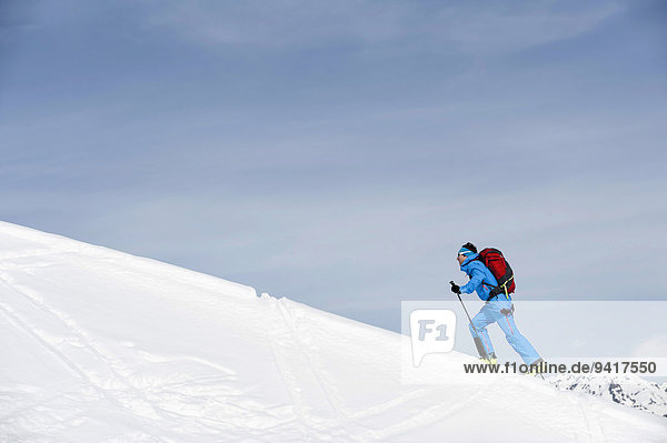 Berg Winter Mann Alpen Ski klettern Hang Schnee