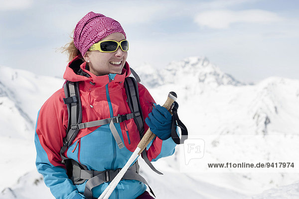 Frau Winter Skifahrer Alpen querfeldein Cross Country