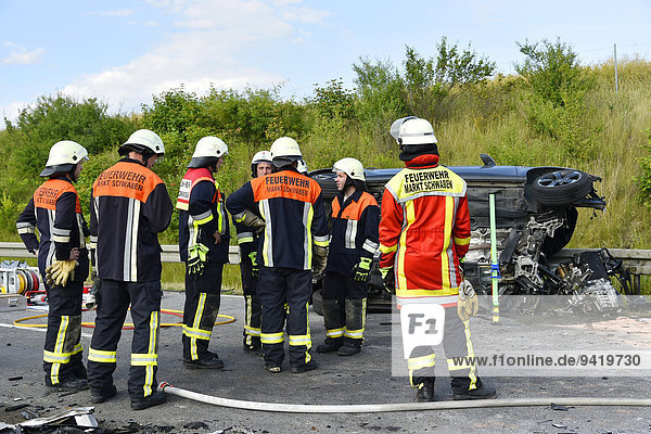Feuerwehreinsatz  tödlicher Verkehrsunfall  Frontalzusammenstoss  Flughafentangente Ost  Staatsstrasse ST 2580  bei Oberneuching  Erding  Markt Schwaben  Bayern  Deutschland