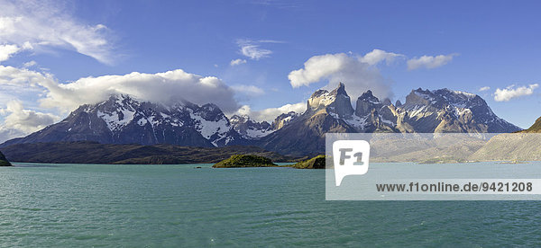 Lago Pehoe Lake and Paine Grande Massif  Torres del Paine National Park  Magallanes y la Antártica Chilena Region  Chile