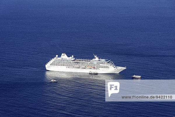 Kreuzfahrtschiff OCEAN PRINCESS  670 Passagiere  Baujahr 1999  179m lang  Thira  Santorin  Kykladen  Griechenland