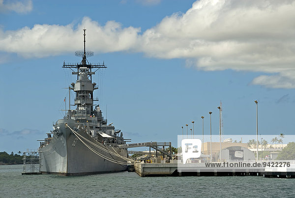 Harbour scene in Pearl Harbour  Oahu  Hawaii  United States