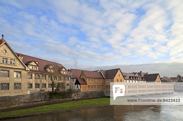 Industriemuseum Lauf  vorne die Pegnitz  Lauf an der Pegnitz  Mittelfranken  Bayern  Deutschland