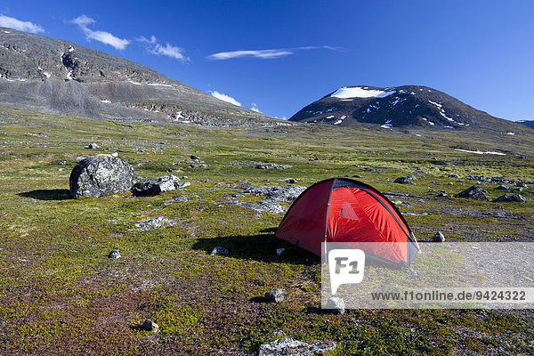 Rotes Zelt im Fjäll am Kungsleden oder Königsweg  Provinz Lappland  Schweden  Europa