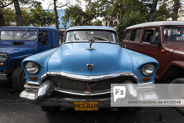Oldtimer am Parque de la Fraternidad Americana  Havanna  Kuba