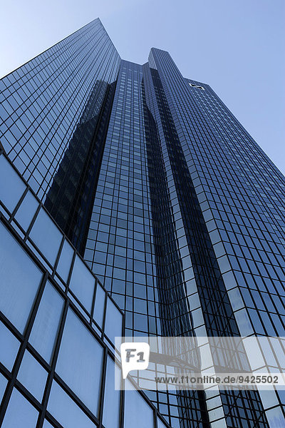 Glasfassade der Deutschen Bank  Bankenviertel  Westend  Frankfurt am Main  Hessen  Deutschland