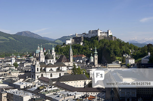 Altstadt  vom Mönchsberg aus  Festung Hohensalzburg  Salzburg  Österreich