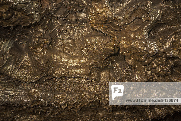 Erkaltete Lava in unterirdischem Lavatunnel von Eruption des Vulkans Piton de la Fournaise Le Grand Brulé La Reunion