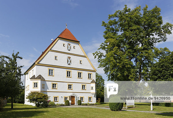Rathaus in ehem. Schloss  Schechen  Oberbayern  Bayern  Deutschland