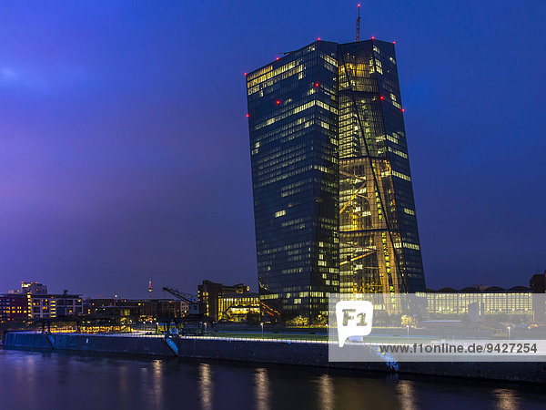 Die neue Europäische Zentralbank  EZB  in der Dämmerung  Frankfurt am Main  Hessen  Deutschland