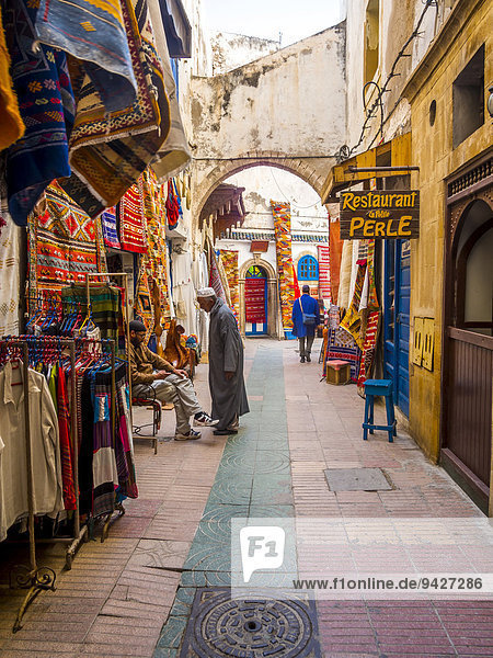 Teppichhändler in der Altstadt  Unesco-Weltkulturerbe  Essaouira  Marokko