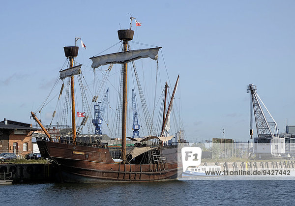 Historic ship replica  Lisa von Lübeck  harbor  Lübeck  Schleswig-Holstein  Germany