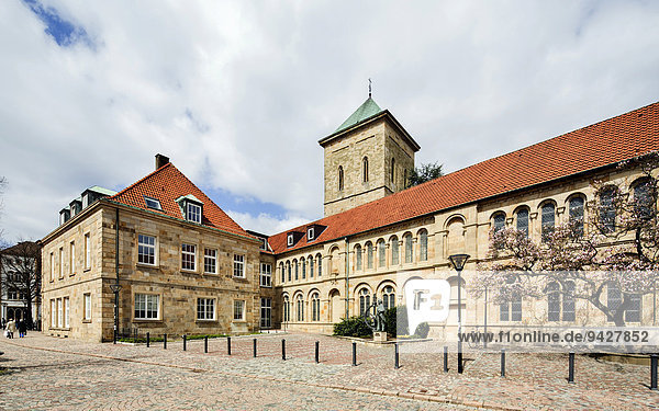 Dom St. Peter oder St. Petrus  Forum am Dom mit Domschatzkammer  Diözesanmuseum und Diözesanbibliothek  Osnabrück  Niedersachsen  Deutschland