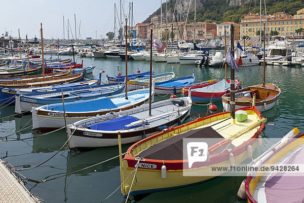 Traditionelle Fischerboote im Hafen  Nizza  Département Alpes-Maritimes  Provence-Alpes-Côte d?Azur  Frankreich