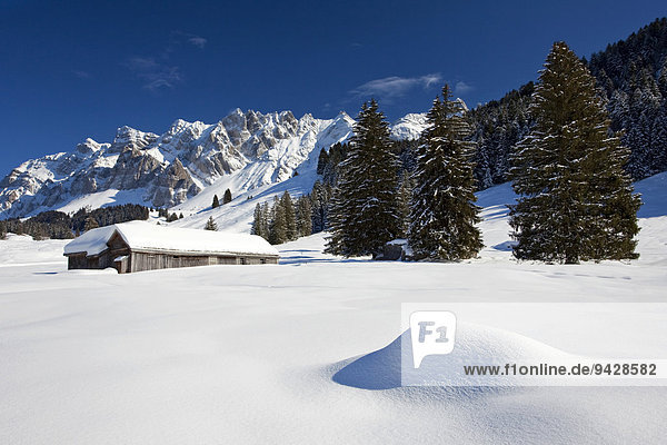 Berghütte im Appenzellerland mit Blick auf den Alpstein  Schweiz  Europa