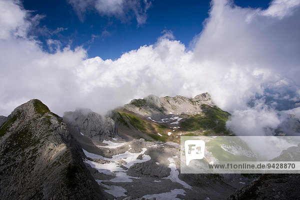 Wolkenstimmung im Alpstein vom Säntis aus beobachtet Appenzell Schweizer Alpen.