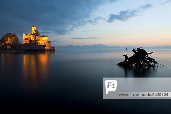 Abendstimmung am Schloss Montfort in Langenargen am Bodensee Baden-Württemberg Deutschland Europa