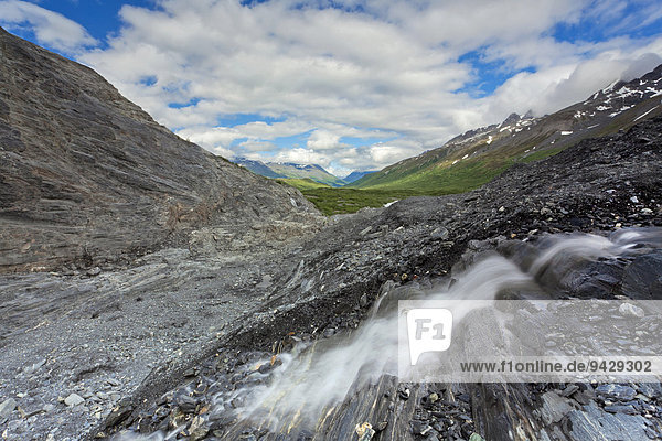 Schmelzwasser vom Worthington-Gletscher bei Valdez  Alaska  USA