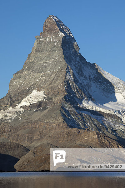 Morgenstimmung am Stellisee mit Blick zum Matterhorn  Zermatt  Wallis  Schweizer Alpen  Schweiz  Europa  ÖffentlicherGrund