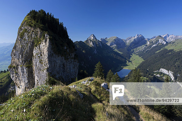 Blick vom Hohen Kasten auf den Alpstein mit Sämtisersee und Rheintal  Alpstein  Schweiz  Europa