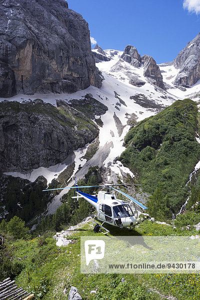 Hubschrauber  Alleghe  Dolomiten  Italien  Europa