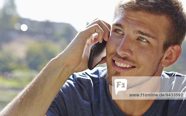 Mann mit Smartphone