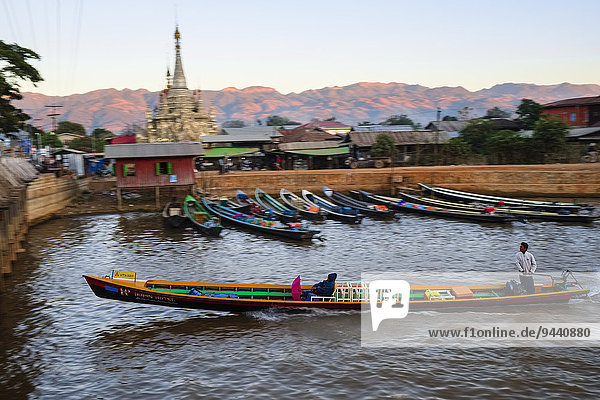 Longtail boat  Nyaung Shwe  Shan Staat  Myanmar  Asia