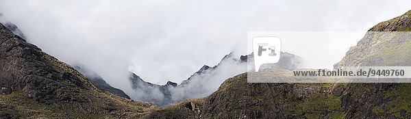 Gipfel von Sgurr Dubh Beag und Sgurr Dubh Morr der Cuillin Hills hinten  Isle of Skye  Schottland  Großbritannien  Europa