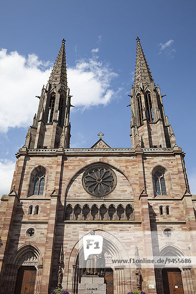 Die neugotische Kirche St. Peter und Paul  Obernai  Elsaß  Frankreich  Europa