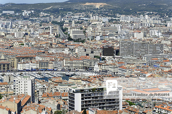 Aussicht von Notre-Dame de la Garde über die Stadt  Marseille  Département Bouches-du-Rhône  Provence-Alpes-Côte d?Azur  Frankreich  Europa