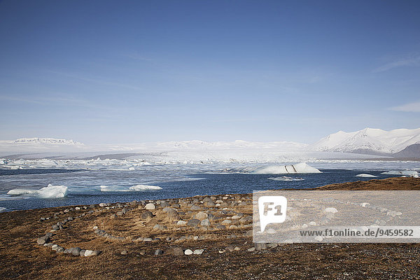 Stone circle at the Jökulsárlón glacial lagoon  Hornafjörður  Southern Region  Iceland  Europe