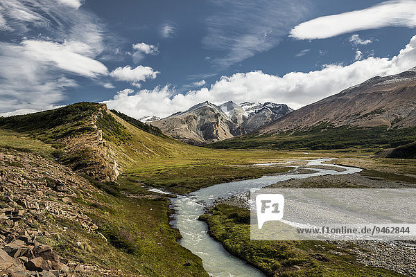 Fluss im Tal  Sierra de las Vacas  Patagonien  Argentinien  Südamerika