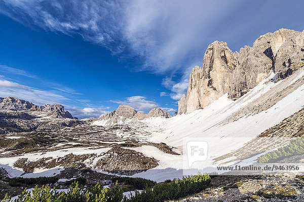 Drei Zinnen  Ausblick vom Bergpass Col de Medo  Sextener Dolomiten  Provinz Südtirol  Italien  Europa