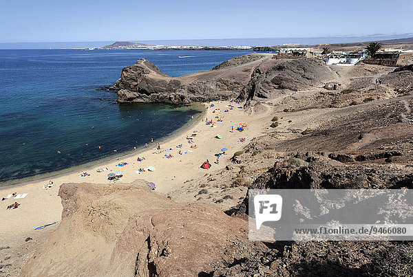 Papagayo Strände oder Playas de Papagayo  hinten Playa Blanca  Lanzarote  Kanarische Inseln  Spanien  Europa