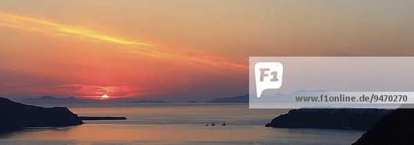 Sonnenuntergang  Caldera  Panoramaaufnahme  Santorin  Kykladen  Ägäis  Griechenland  Europa